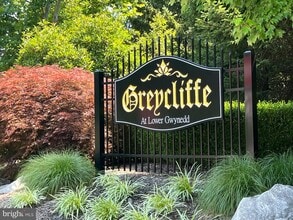 Building Photo - 668 Greycliffe Ln