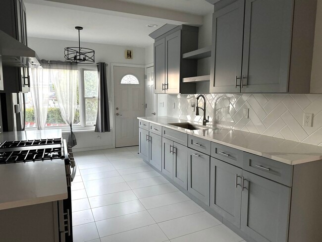 Building Photo - 143 W 2nd St