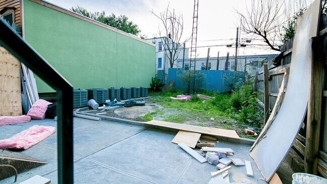 Building Photo - 219 Troutman St