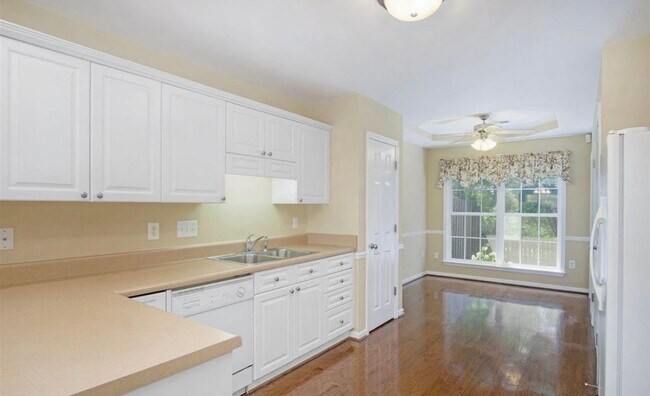 Foto del edificio - 121 Hayesbury Ct
