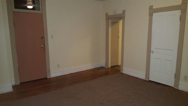 Building Photo - 1108 W 5th St