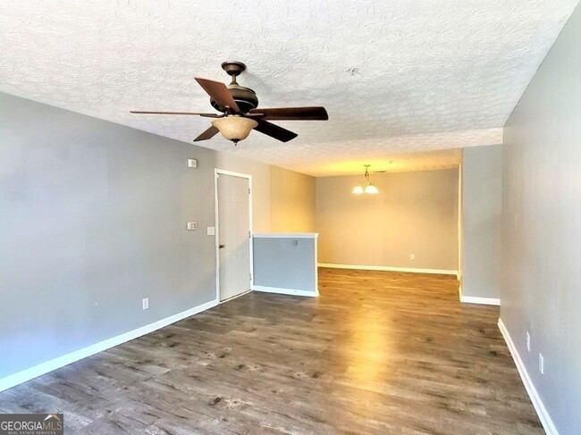 Foto del edificio - 14304 Fairington Ridge Cir