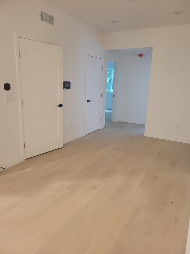 Building Photo - 2317 Olive Ave