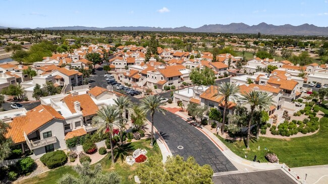 Foto del edificio - 7800 E Lincoln Dr