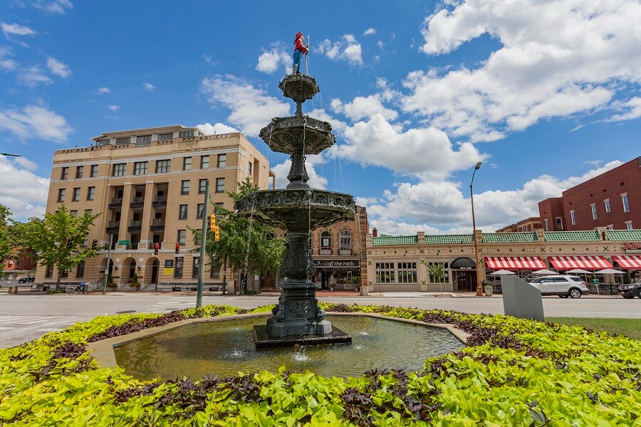 Foto principal - Fountain Plaza - Hogshead Apartments