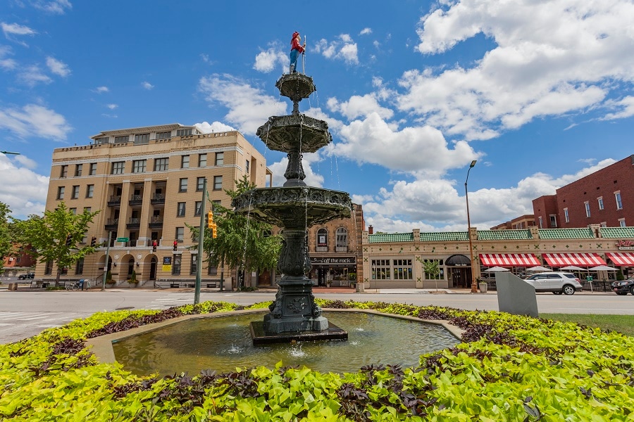 Primary Photo - Fountain Plaza - Hogshead Apartments