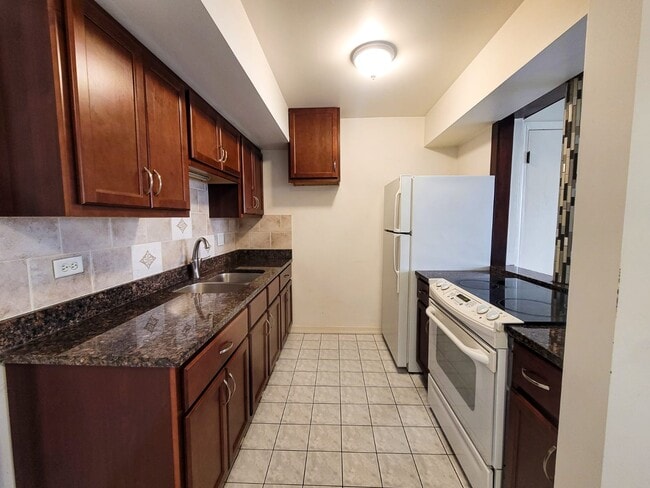 Building Photo - 5101 N East River Rd