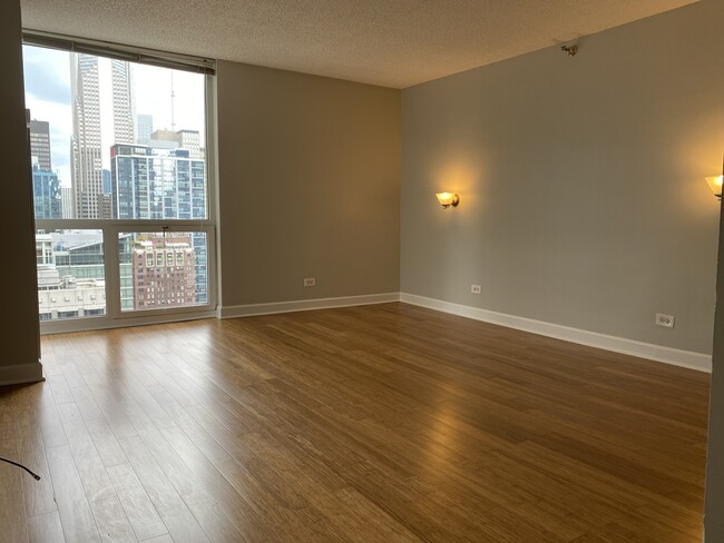 Building Photo - 200 N Dearborn St