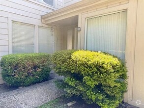 Building Photo - 3100 Townbluff Dr