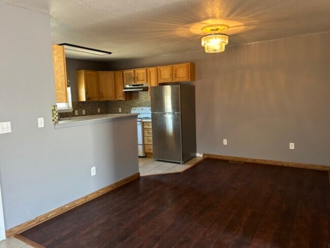 Building Photo - 5 bedrooms house built in 2011