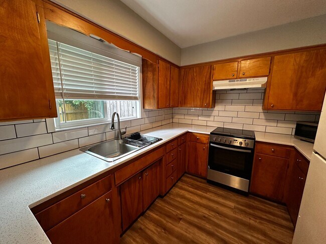 Foto del edificio - Super Clean 2 Bedroom Unit Of Duplex in North Albany