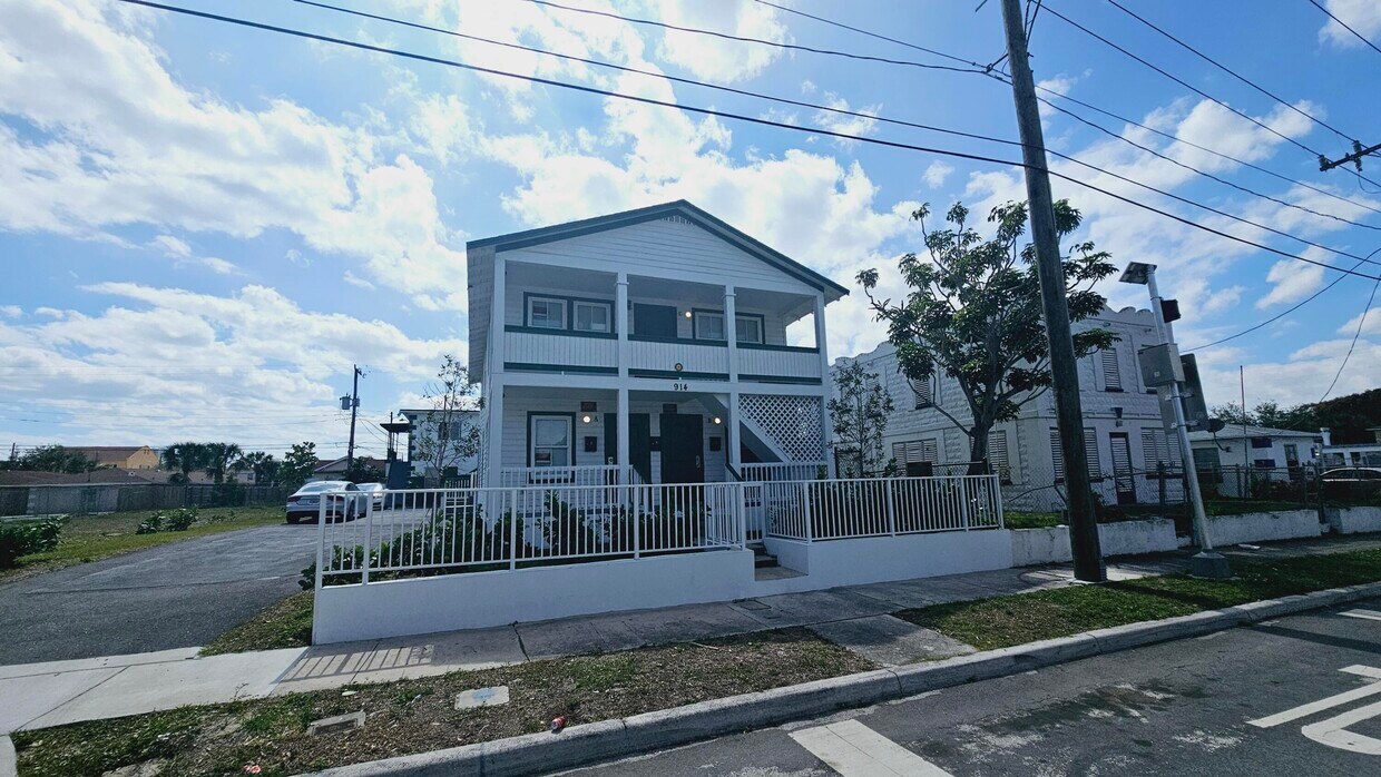 Foto principal - 914 10th St