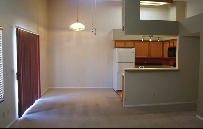 Building Photo - 1575 W Warm Springs Rd