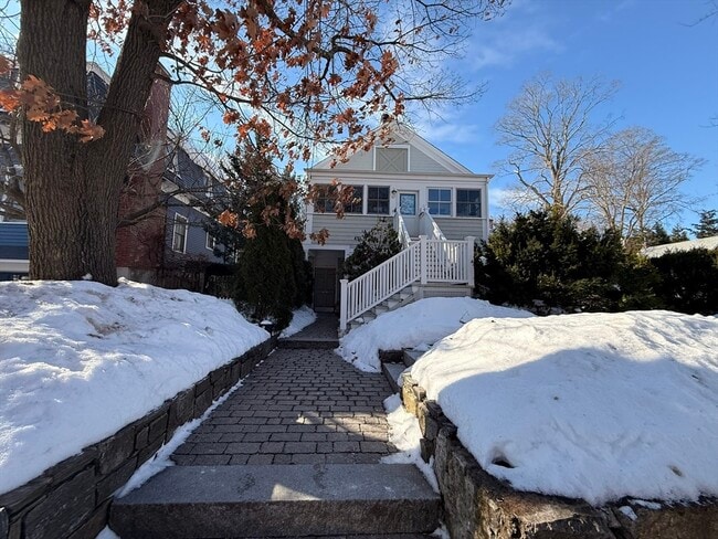 Building Photo - 69 Seaverns Ave