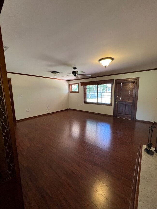 Building Photo - Charming 3B/2B Home Available in Lake Charles