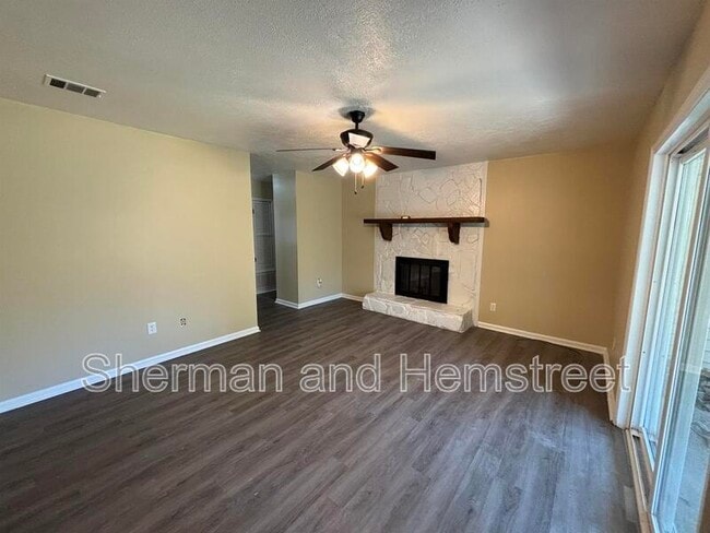 Foto del edificio - 2714 Cranbrook Dr