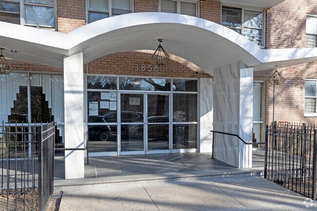 Entrada - Parkside Apartments