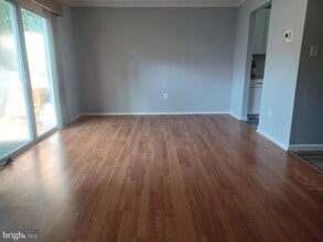 Building Photo - 403 Roberts Ln