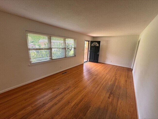 Foto del edificio - Updated 3 bed 2 bath in East Ridge! Fenced...