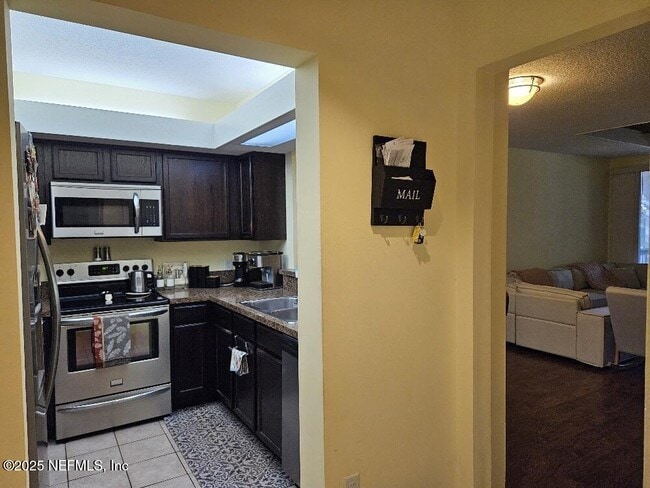 Foto del edificio - 2970 Ravines Rd