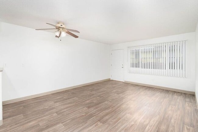 Building Photo - 2 bedroom unit close to downtown Gresham!!