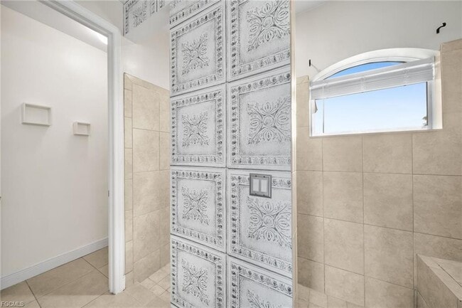 Building Photo - 3326 SW 8th St