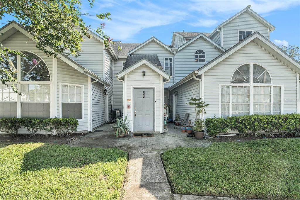 Foto principal - 12145 Armenia Gables Cir