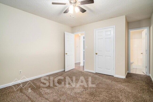 Foto del edificio - 1300 Yukon St