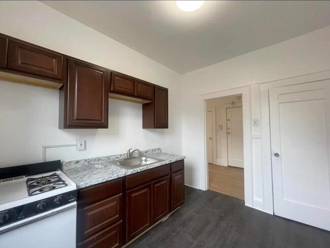 Building Photo - 2 Noll Pl