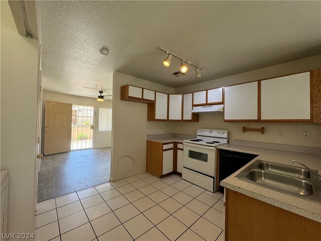 Building Photo - 3845 Soda Springs Dr