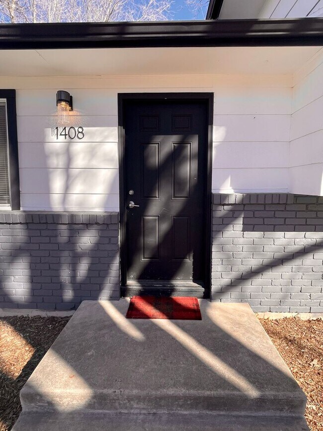 Foto del edificio - Newly Renovated 4 Bed 2 Bath House Near CSU!