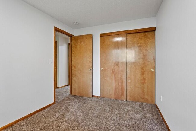 Foto del edificio - This is a must see large 2 bed 1bath!!!