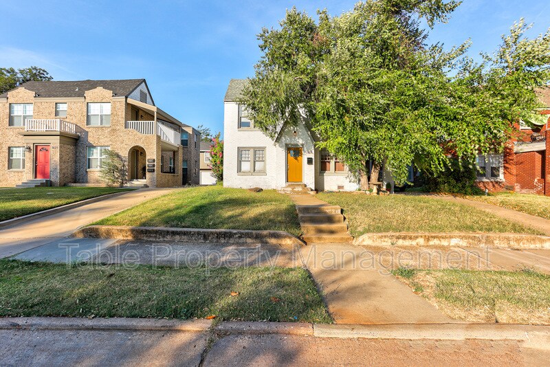 Primary Photo - 1831 N Gatewood Ave