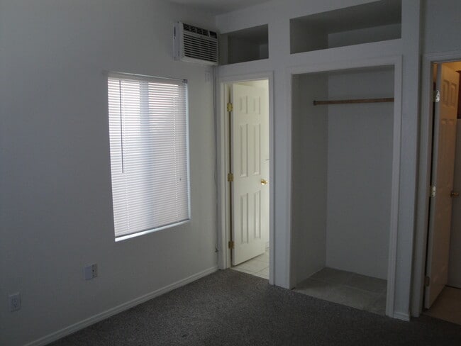 Building Photo - 3006 Van Buren Pl