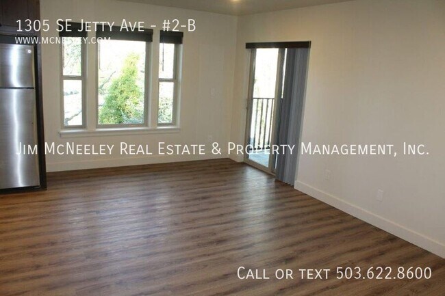 Building Photo - 1305 SE Jetty Ave