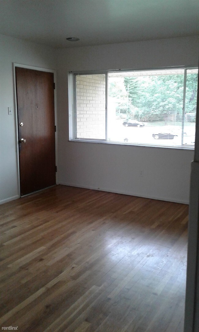Foto del edificio - 146 Clarkson Rd