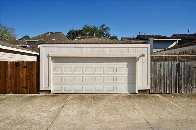 Building Photo - 2514 W Pebble Beach Dr