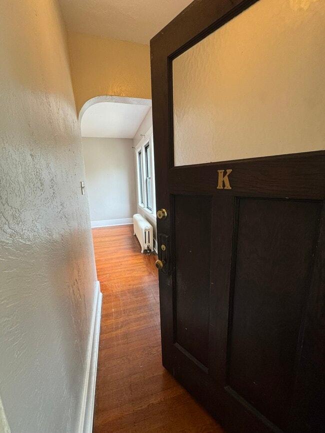 Photo - Broadway - 2816 - (Units I - L) Apartment
