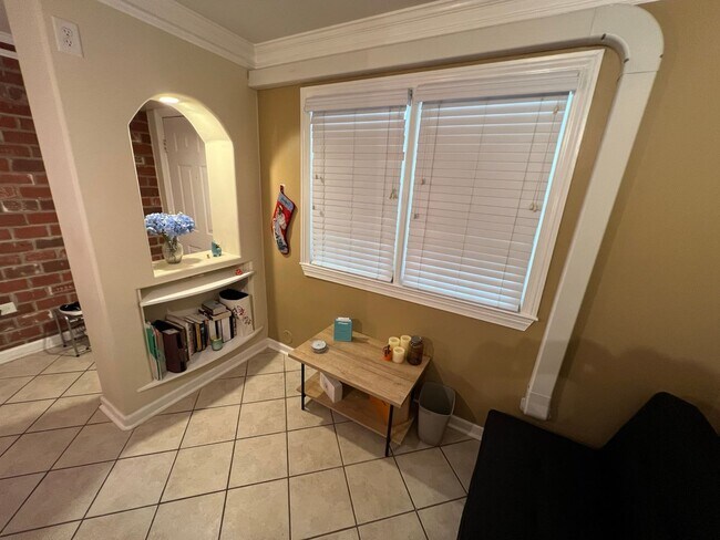 Building Photo - Spectacular Studio Condo @ Studio 40!