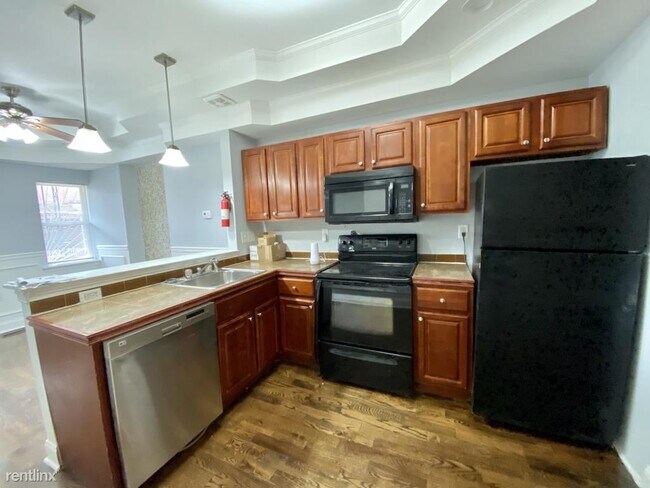 Foto del edificio - 6 br, 3 bath Apartment - 3033 W Berks St