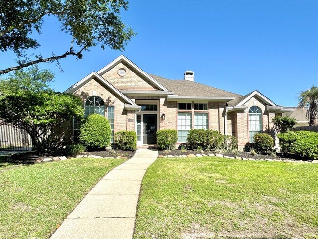Building Photo - 16934 Laguna Springs Dr
