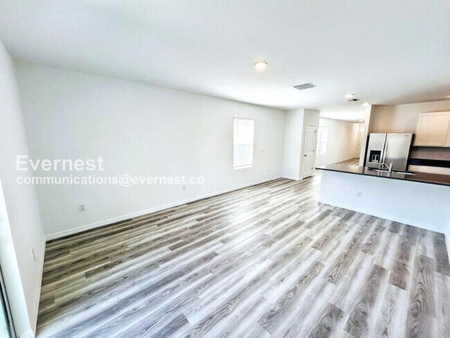 Foto del edificio - 10650 Dusty Boot Rd