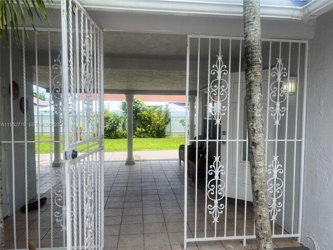 Foto del edificio - 5827 NW 197th Terrace