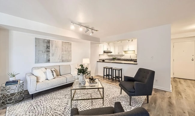 Building Photo - 1551 Larimer St