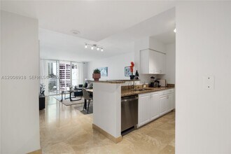 Building Photo - 1155 Brickell Bay Dr