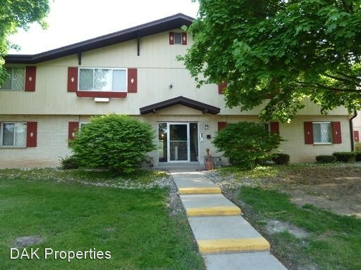 Primary Photo - N114W15518-W15518 Sylvan Cir