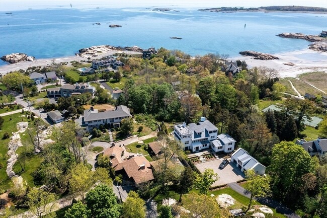 Foto del edificio - 19 Hobart Ln