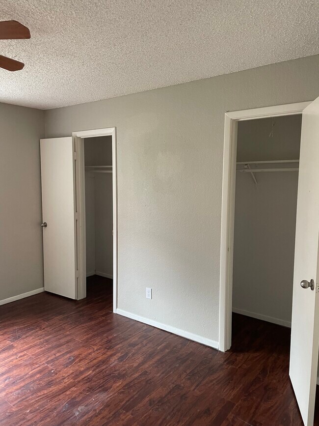 Foto del edificio - 8110 Foxfire Ln