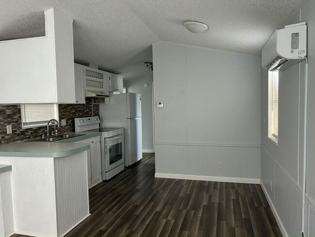 Building Photo - 21320 Lake Bambi Cir