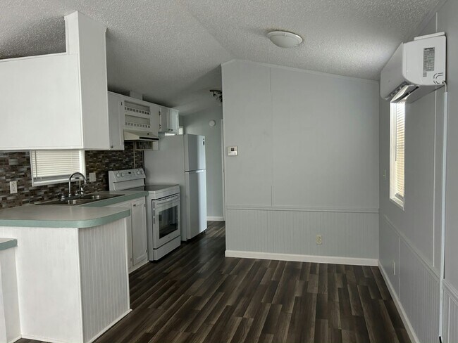 Foto del edificio - 21320 Lake Bambi Cir